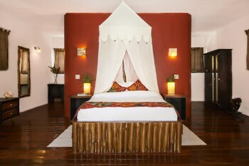 Hotel Portofino Beach Resort