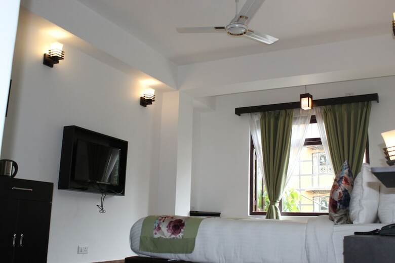 Hotel The Leenor Regency
