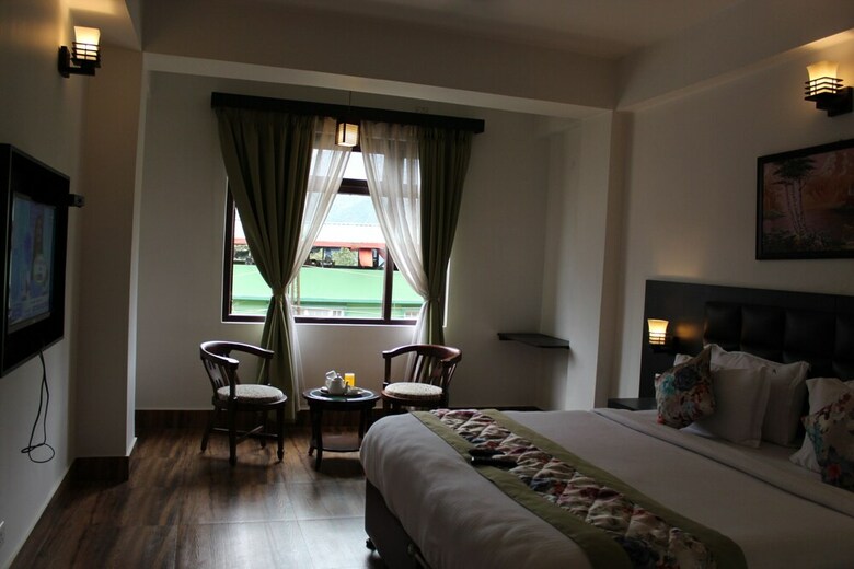 Hotel The Leenor Regency