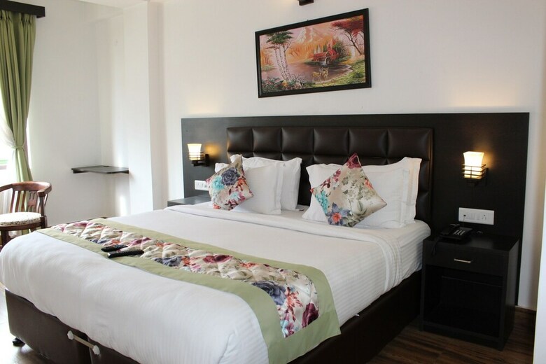 Hotel The Leenor Regency