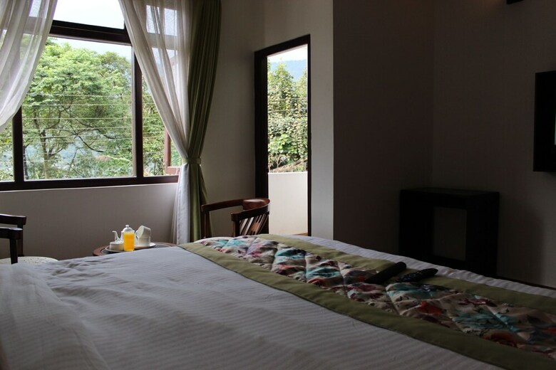 Hotel The Leenor Regency