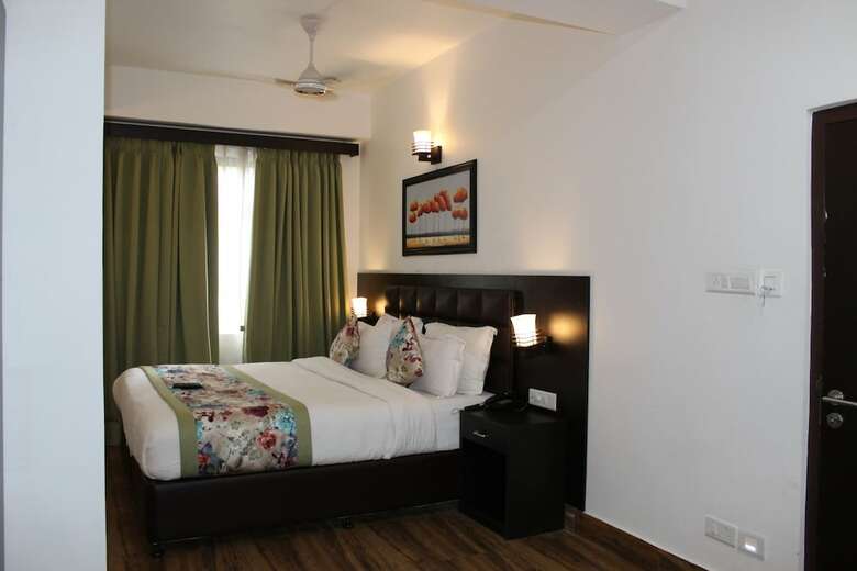 Hotel The Leenor Regency