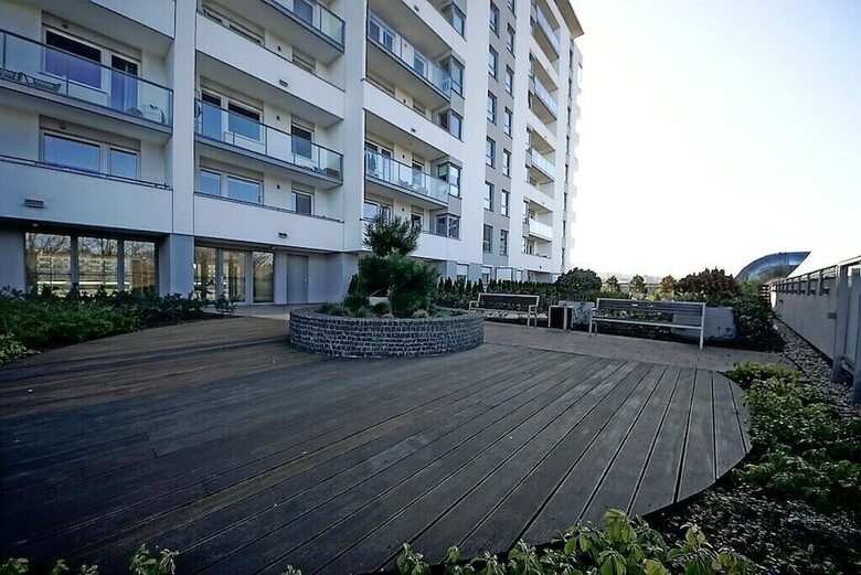 Billberry Apartments - Floral Wave