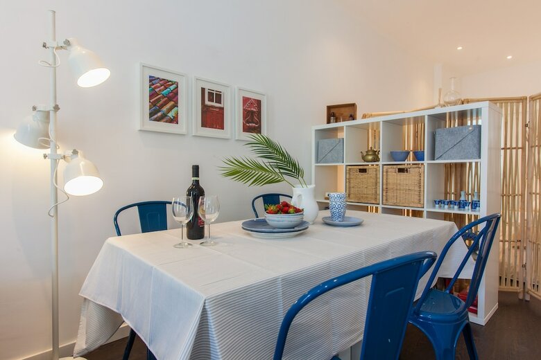 Typical Light Filled Gra�a Apartment + Free Pickup, By Timecooler