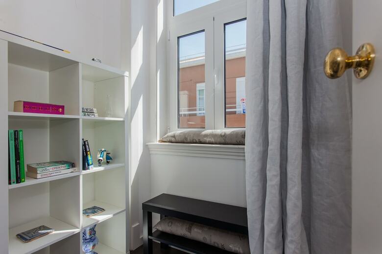 Typical Light Filled Gra�a Apartment + Free Pickup, By Timecooler