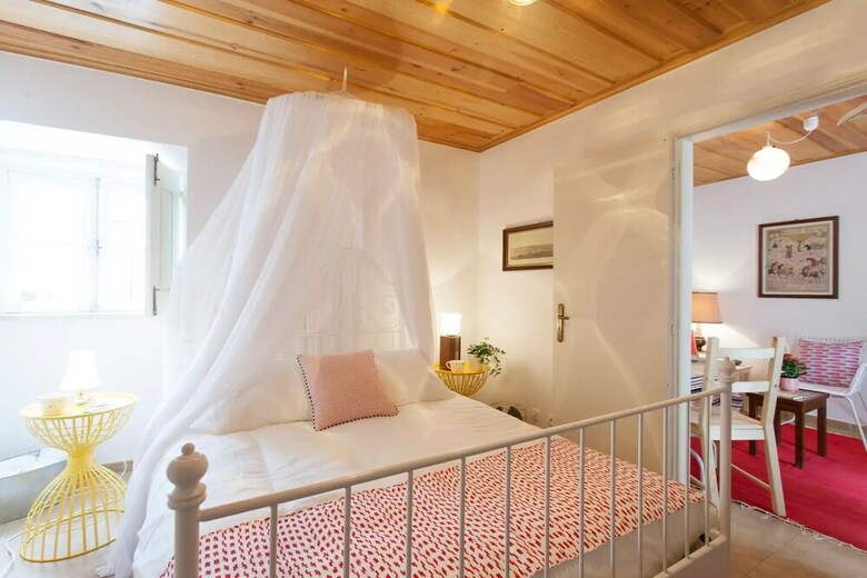 Alfama Charming Apartment + Free Pick-up, By Timecooler