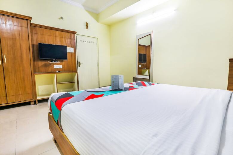 Fabhotel Delight Inn