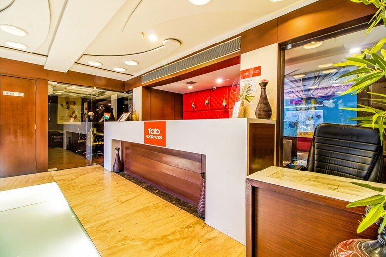 Hotel Fabexpress Loharkar's II