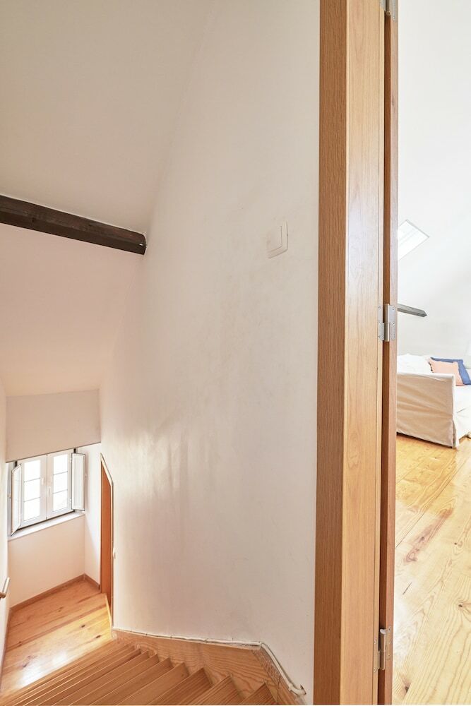Renovated And Spacious Duplex Apartment With Patio, By Timecooler
