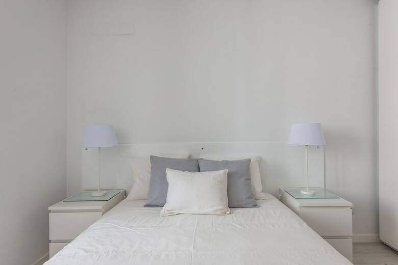 Light-filled Apartment, W/ Free Pick-up By Timecooler