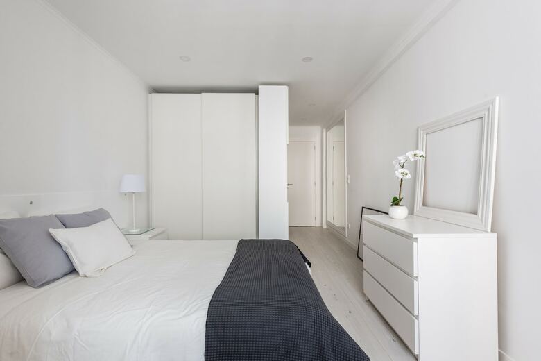 Light-filled Apartment, W/ Free Pick-up By Timecooler
