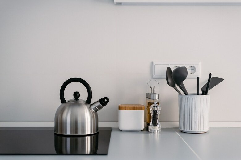 Light-filled Apartment, W/ Free Pick-up By Timecooler