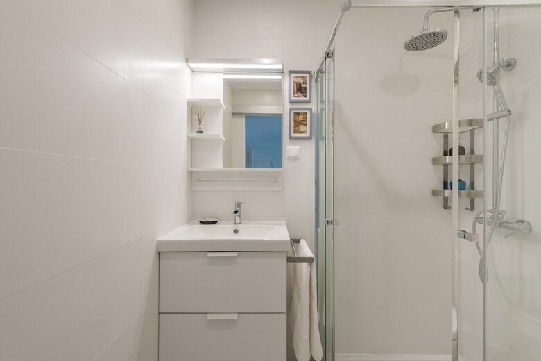 Light-filled Apartment, W/ Free Pick-up By Timecooler
