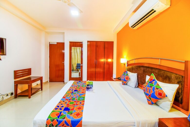 Fabhotel Divine Inn