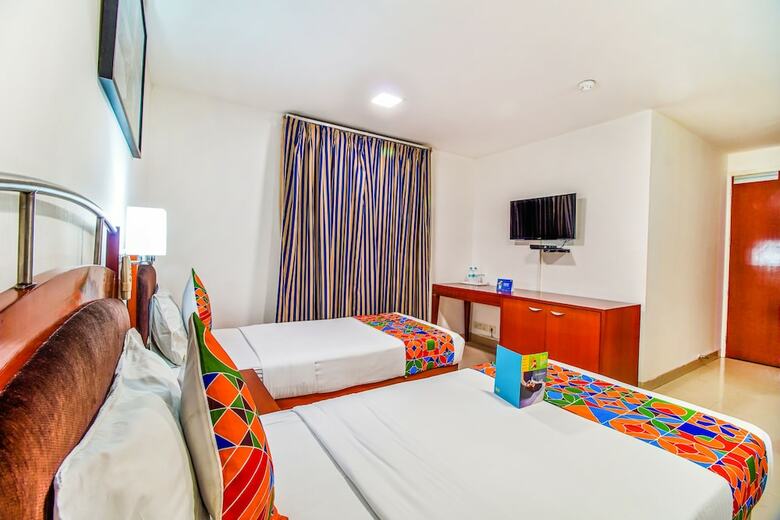 Fabhotel Divine Inn