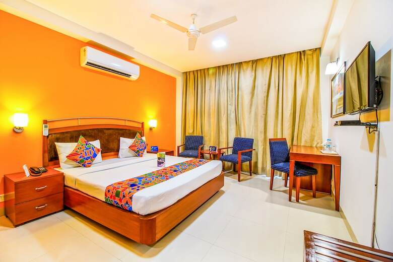 Fabhotel Divine Inn