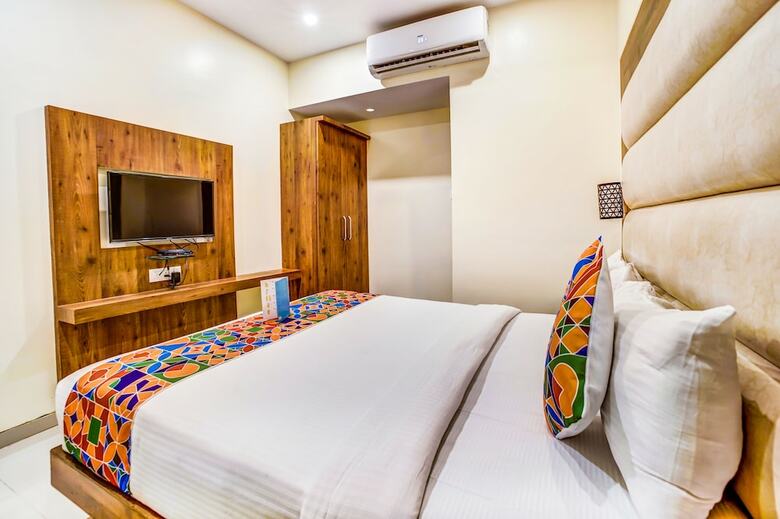 Fabhotel Adlon International