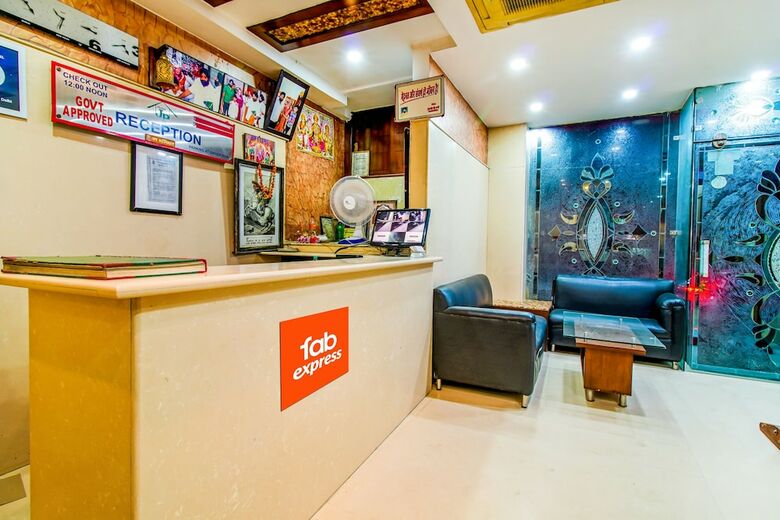 Hotel Fabexpress Jaggi Palace