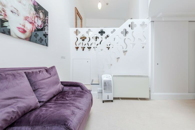 Distinctive Apartment For 3 With Mezz