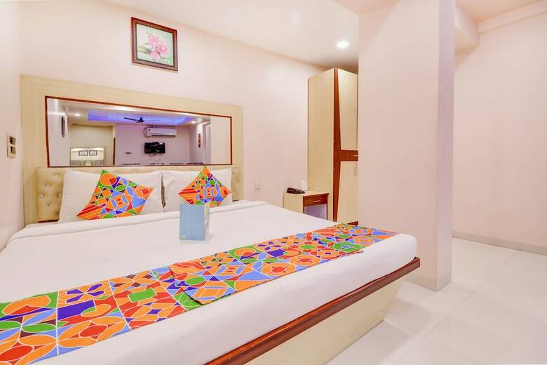 Fabhotel Crystal Court Inn