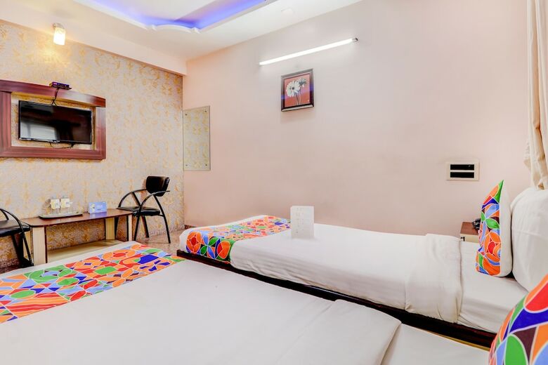 Fabhotel Crystal Court Inn