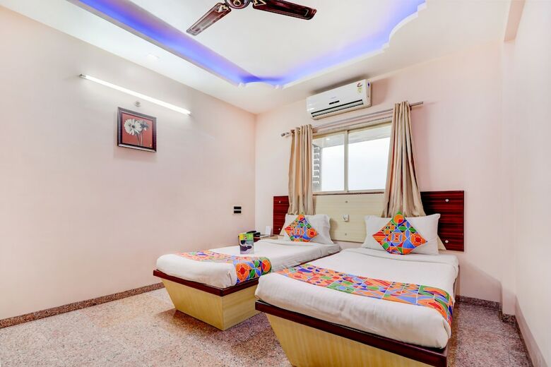 Fabhotel Crystal Court Inn