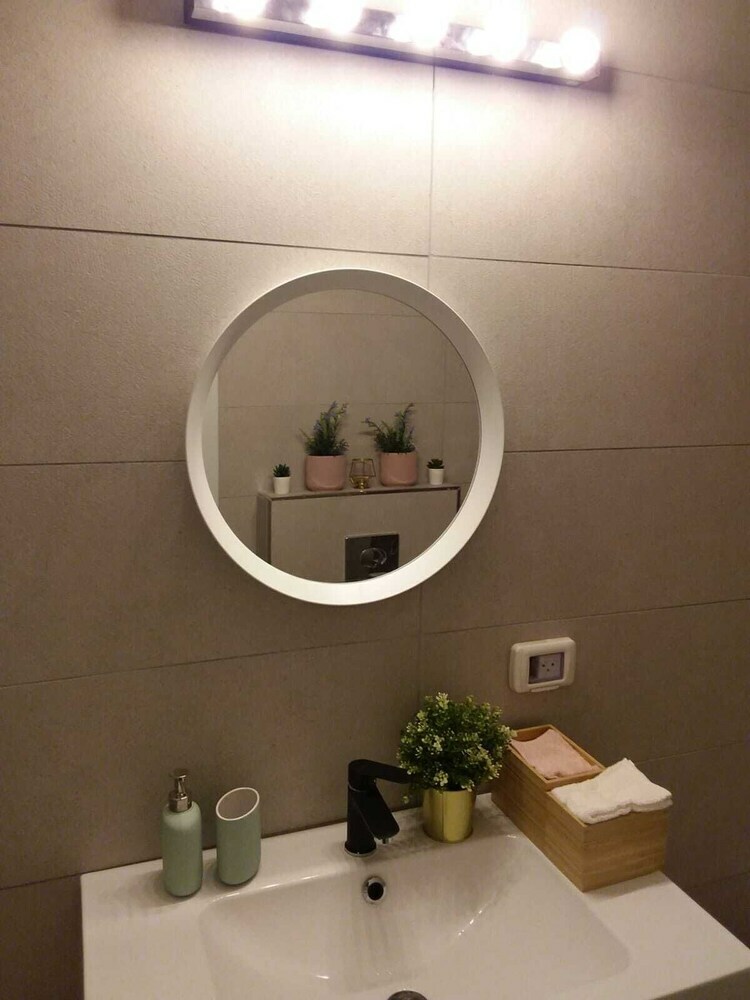 Kook - Charming Lakeview Apartment