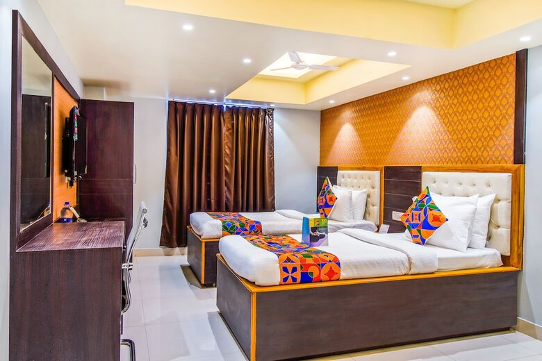 Fabhotel Svr And Banquet