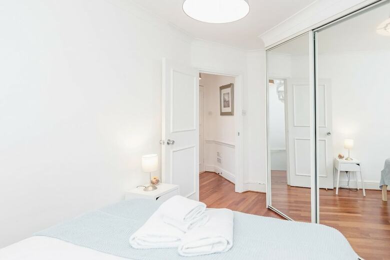 Bright Stylish Nott Hill Apart Sleeps 6