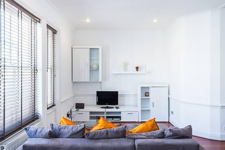 Bright Stylish Nott Hill Apart Sleeps 6