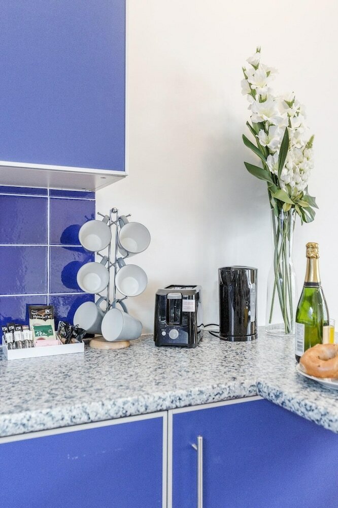 Bright Stylish Nott Hill Apart Sleeps 6