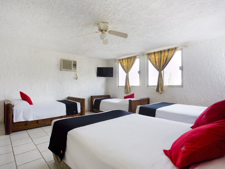 Hotel Capital O Farallon Inn