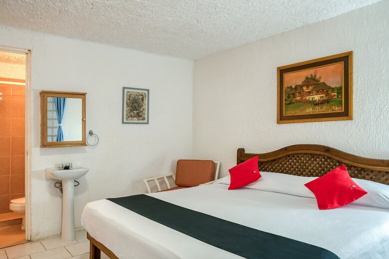 Hotel Capital O Farallon Inn