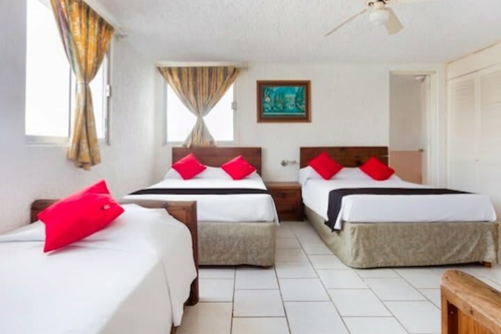 Hotel Capital O Farallon Inn