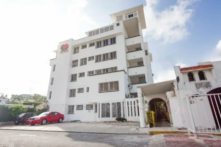 Hotel Capital O Farallon Inn