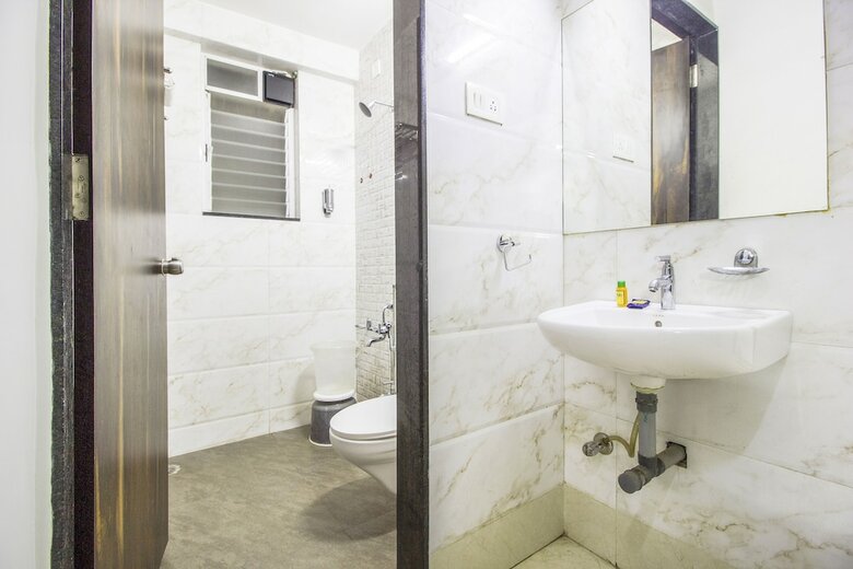 Fabhotel House Khas Suites