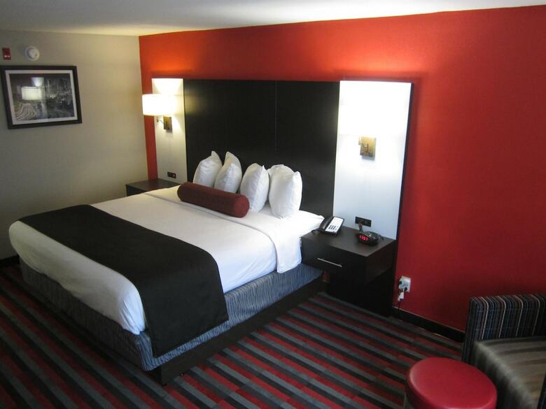 Best Western Plus Carrollton Hotel