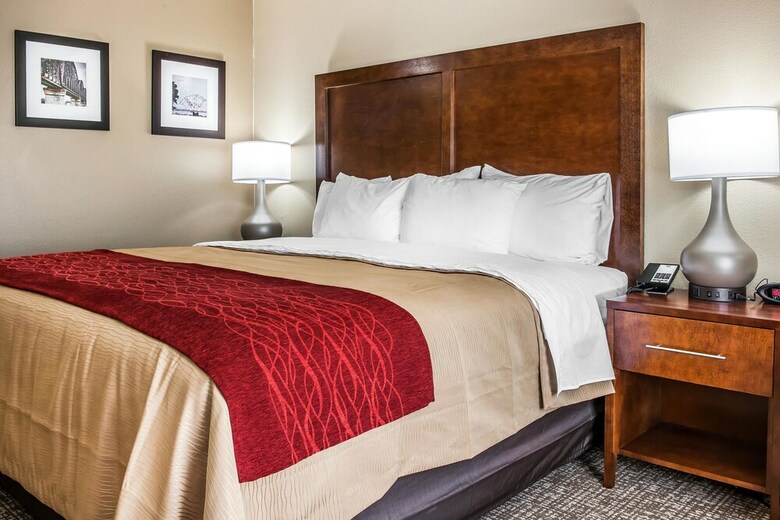 Hotel Comfort Inn And Suites