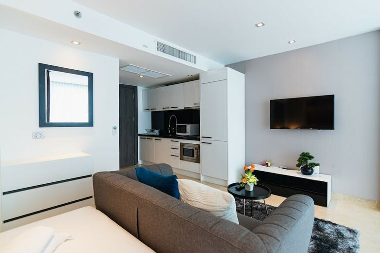 Centara Av. Residence By Pattaya Holiday