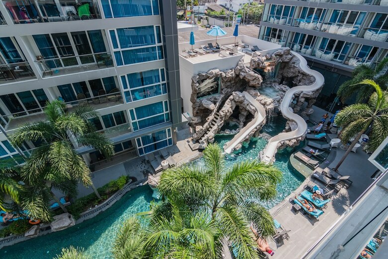 Centara Av. Residence By Pattaya Holiday