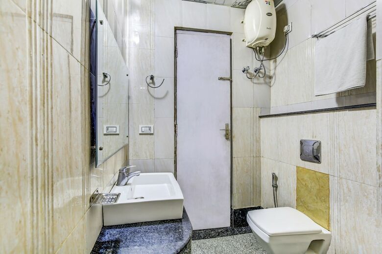Fabhotel Radiance Paradise