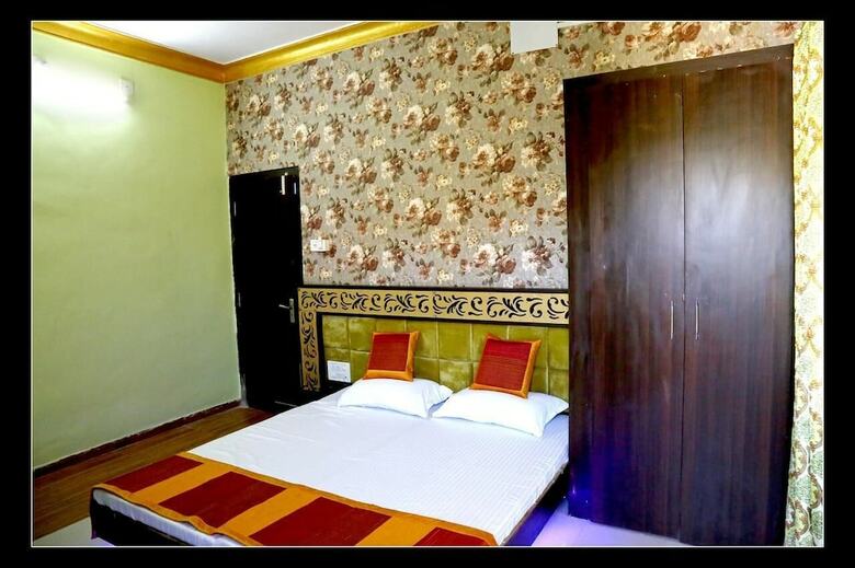 Hotel Shri Karani Vilas