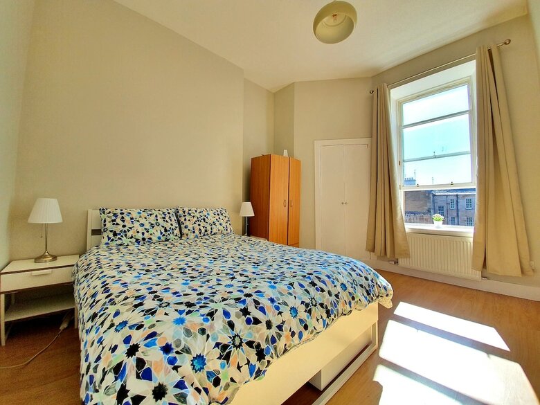 Spacious Home In The Buzzing West End