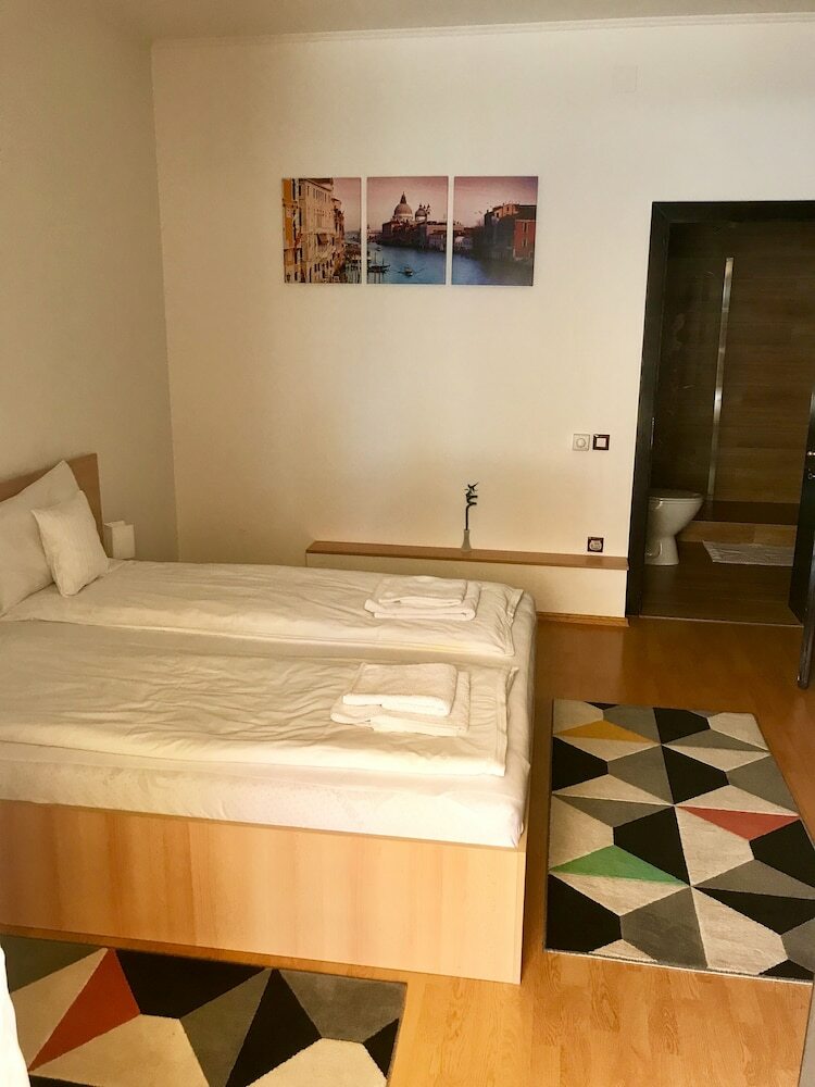 Pension Cristi's Rooms