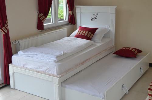 Rooms And Apartments Neron