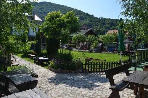 Rooms And Apartments Neron