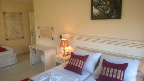 Rooms And Apartments Neron