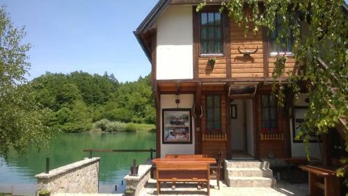 Rooms And Apartments Neron