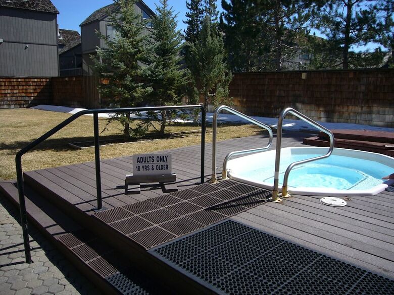 Mv25: Waterfront Tahoe Keys Home