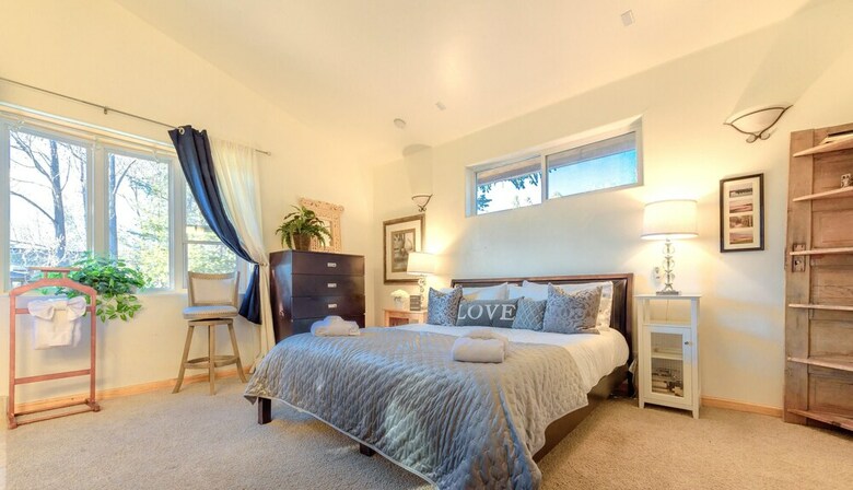 Mv25: Waterfront Tahoe Keys Home